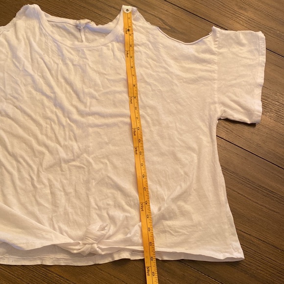 Buckle bought shirt with open shoulders - Picture 3 of 8